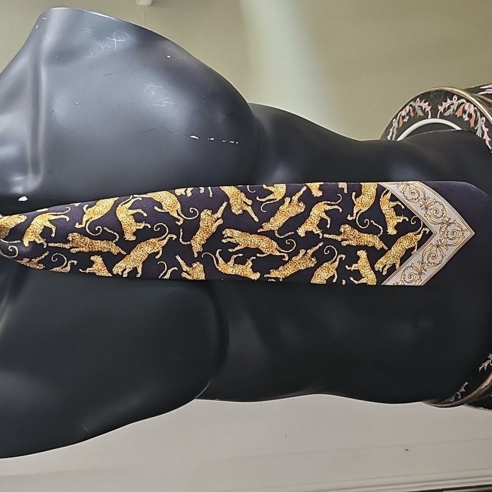 GianniVersace Vintage Black and Gold Leopard Print Tie - Picture 4 of 11